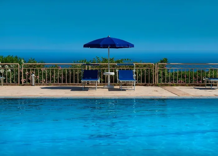 Isabella Apartahotel